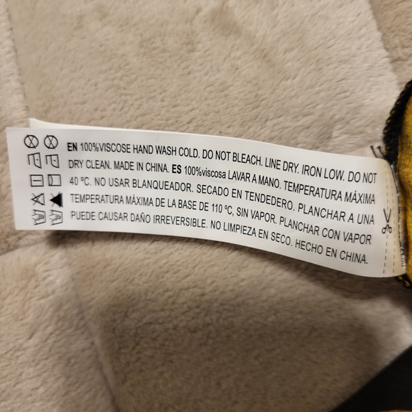 Beautiful Worn Once Pair of Highwaisted   Wide Legged Scarf Pants XS - Picture 5 of 6